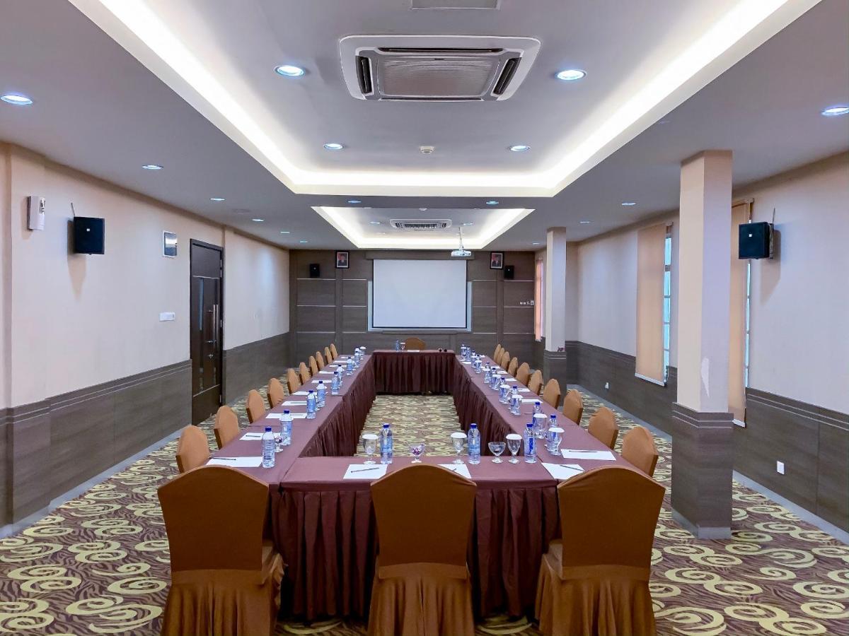 Os Hotel Edukits Fka Venesia Hotel Batam Exterior photo